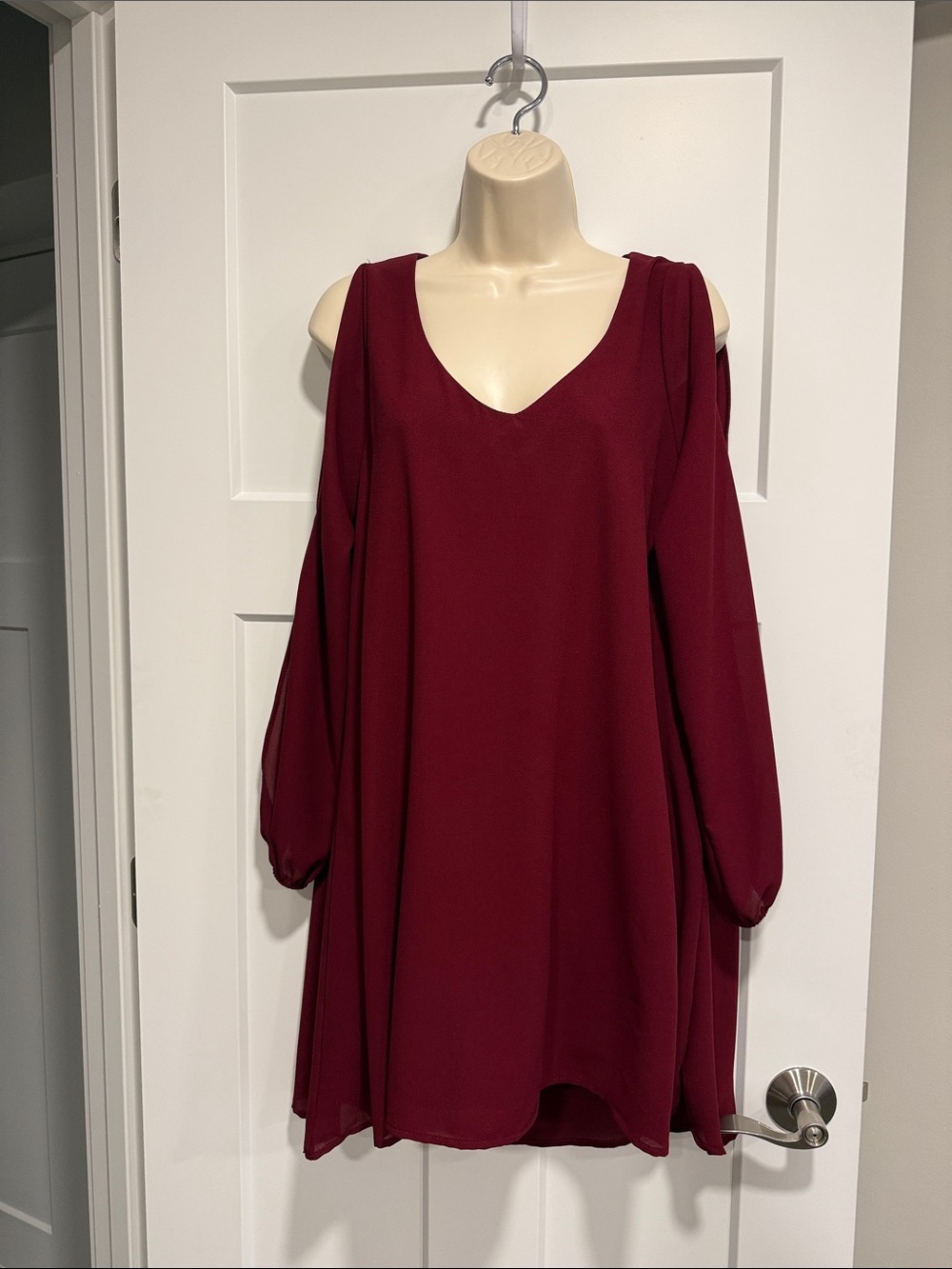 Mitoshop Burgundy Cold Shoulder Chiffon Shift Dress Size S Like New